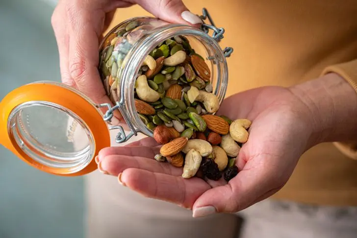 คิดว่าดีต่อสุขภาพ หญิงวัย 50 กิน "ถั่ว" ทุกวัน เจอผลลัพธ์สุ.ดช็.อก กูรูชี้พลาดตรงไหน?