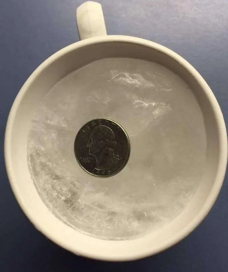 ทำไมควรใส่เหรียญไว้ในตู้เย็น? เคล็ดลับง่ายๆ แต่ชาญฉลาด ที่หลายคนยังไม่รู้