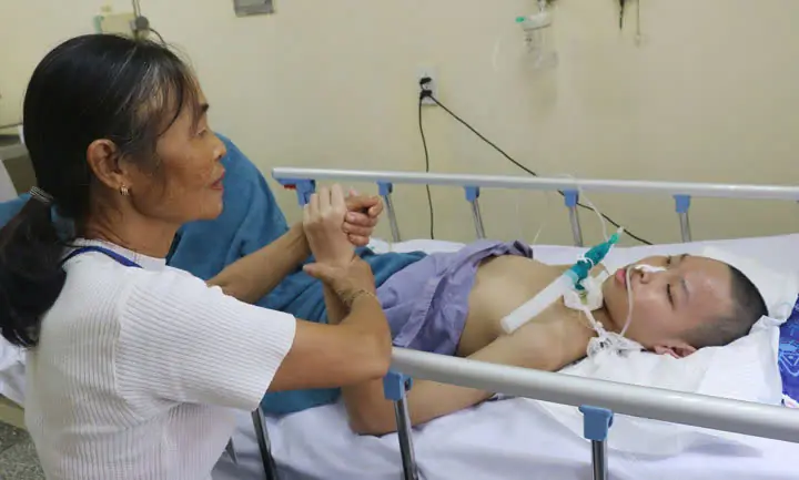 เด็กชายวัย 12 ขวบ ไข้กลับ นึกว่าแค่ "ไข้หวัดใหญ่" หมอเปิดขากางเกงดูถึงกับช็.อก สั่งหามส่ง ICU ด่