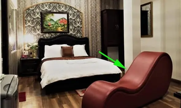 ทำไมโรงแรมต้องมีเก้าอี้โค้ง? ความลับของเฟอร์นิเจอร์รูปคลื่นที่คู่รักกดเลิฟ