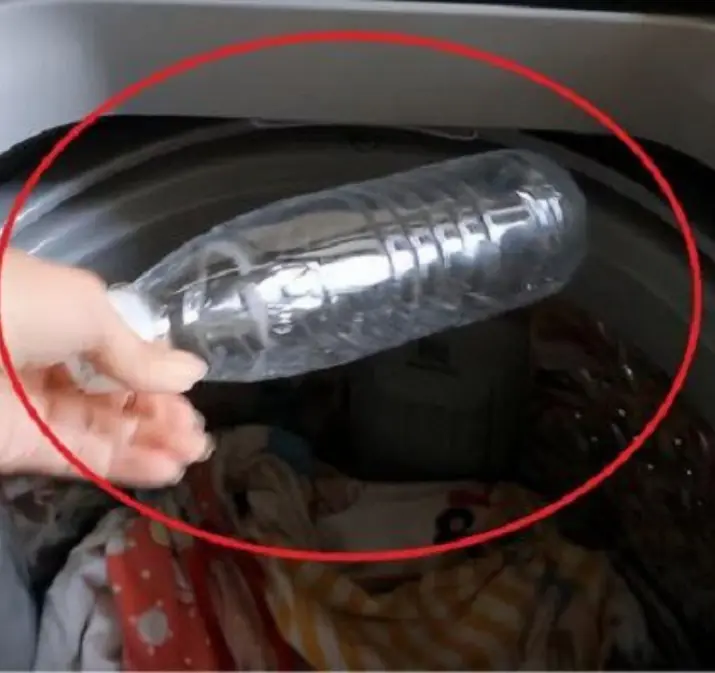 โยนขวดน้ำลงเครื่องซักผ้า ฟังดูแปลกแต่ผลลัพธ์ทำหลายคนอึ้ง