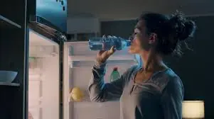 ช่วงเวลาที่ไ.ม่ค.วร "ดื่มน้ำเปล่า" เสี่.ยงกระทบสุข.ภาพ หม.อบอก 2 วิ.ธีแ.ก้ ถ้ารู้สึกคอแห้งจริงๆ