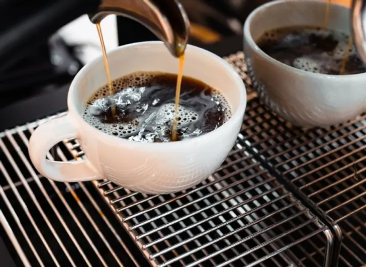 "กาแฟ" ดื่มทุกวัน vs ไม่ดื่มเลย ใครแ.ก่ไปยังฟิ.ต? มีโอกาสอา.ยุยื.นกว่าถึง 30%