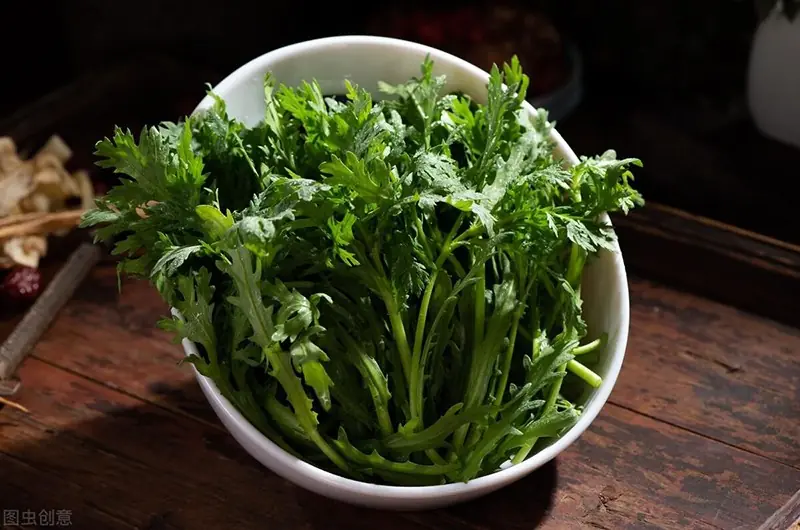 คนจีนเรียกว่า "ผักจักรพรรดิ" ปรากฏว่าไทยมีในสารพัดเมนู แต่หลายคนปฏิเสธที่จะกินมัน!