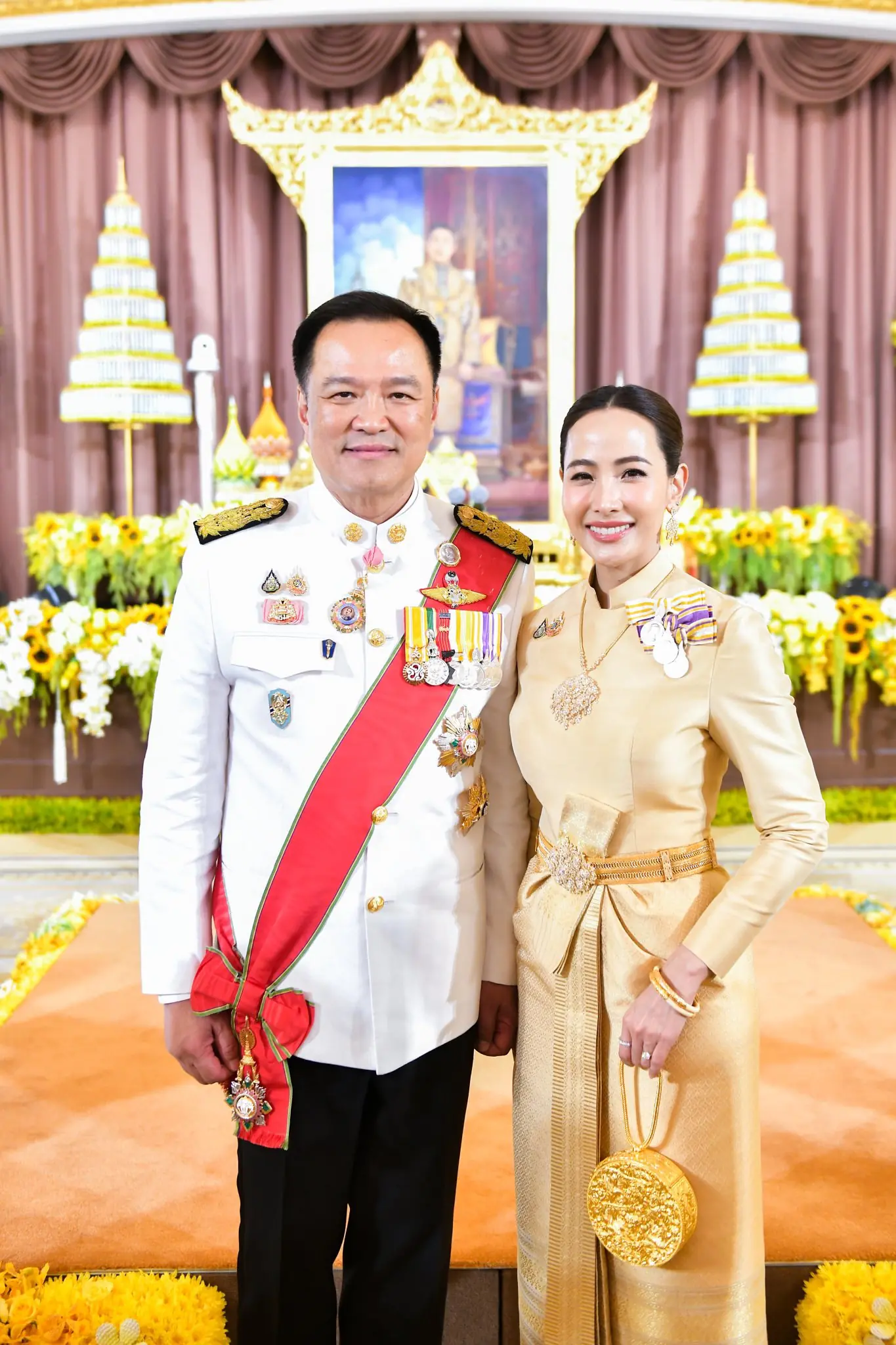 ย้อนเส้นทางรัก "อนุทิน-จ๋า ธนนนท์" สตรีหมายเลข 1 ตำนานรักต่างวัย 20 ปี