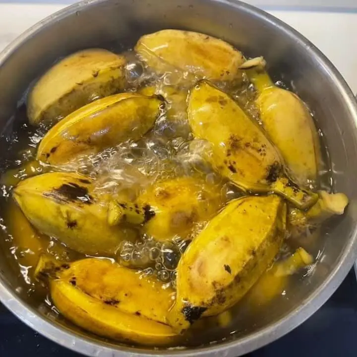 แพทย์เผยว่า การกินกล้วยก่อนนอนอาจนำไปสู่ผลกระทบที่หลายคนไม่คาดคิด