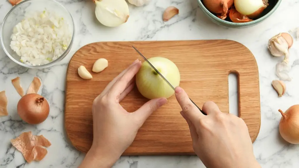 เฉลยแล้ว รูใหญ่ข้าง "เขียง" มีไว้ทำไม มีประโยชน์มากกว่าที่คิด ไม่ใช่แค่ไว้แขวน