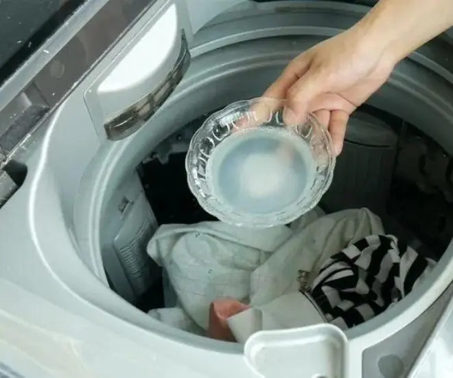 อย่าซักผ้าแค่ใส่น้ำยาซัก! แค่เติม “น้ำนี้” ลงไป คราบหนักแค่ไหนก็สะอาดเหมือนใหม่