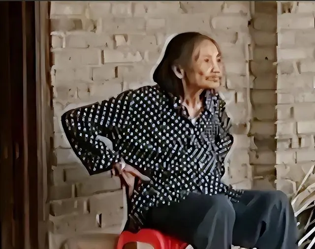 หญิงวัย 91 หกล้มไปหาหมอ อึ้งตรวจพบว่า "ท้อง" ลูกชายวัย 60 รู้ความลับถึงกับร้องไห้