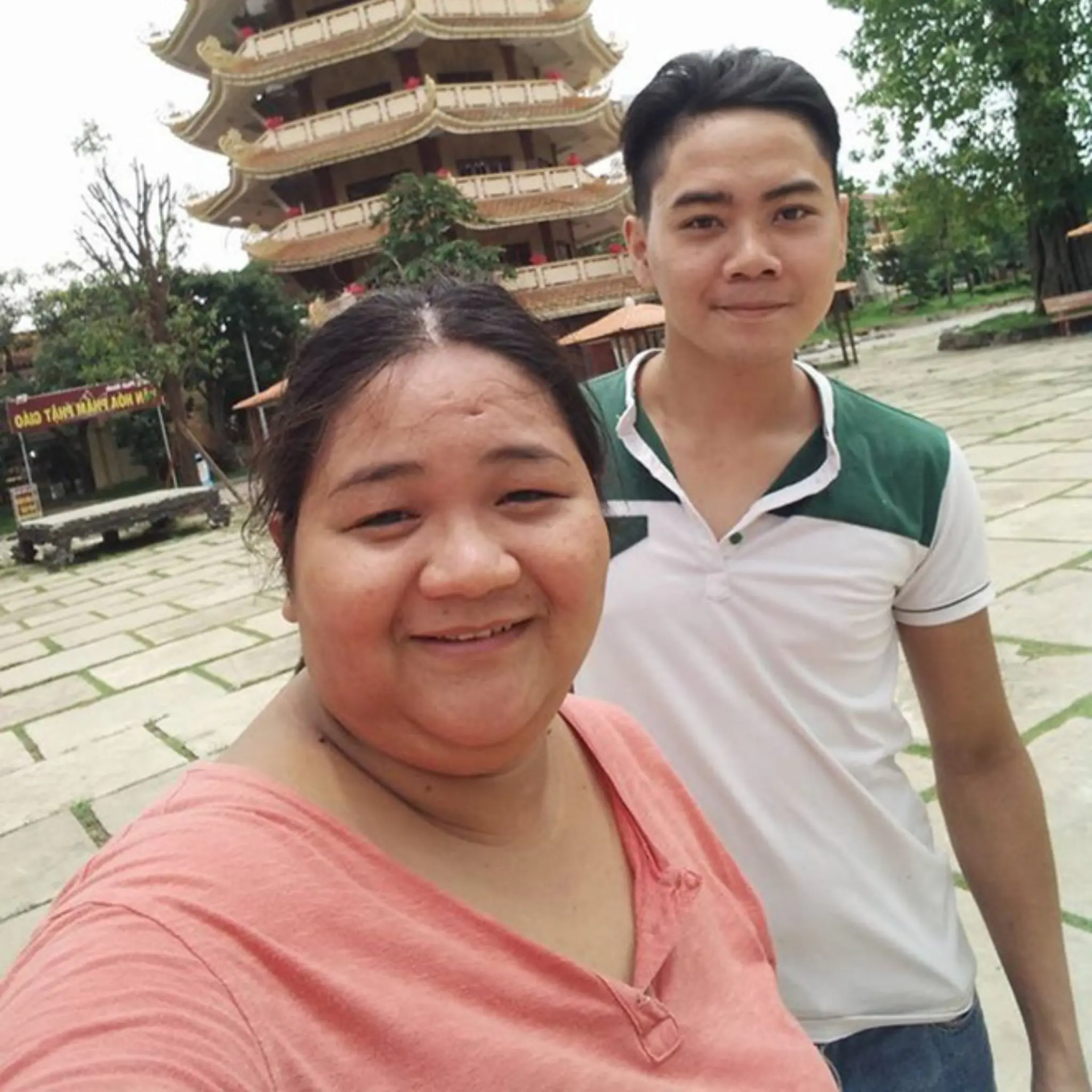 ความลับเบื้องหลังความรัก 5 ปีของคู่รัก “ต่างวัย” ที่ยืนข้างกันราวกับแม่กับลูกชาย