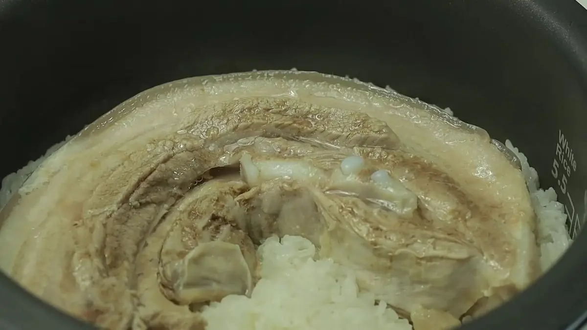 แบรนด์ดังเตือน! อาหาร 5 ประเภทที่ไม่ควรใส่ในหม้อหุงข้าว – ความผิดพลาดที่แม่บ้านหลายคนไม่ร