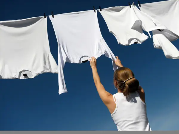 ไขข้อสงสัย! ทำไมต่างชาติ "ตากผ้ากลับหัว" รู้ประโยชน์แล้วว้าว เคล็ดลับง่ายๆ ไม่เสียเงิน