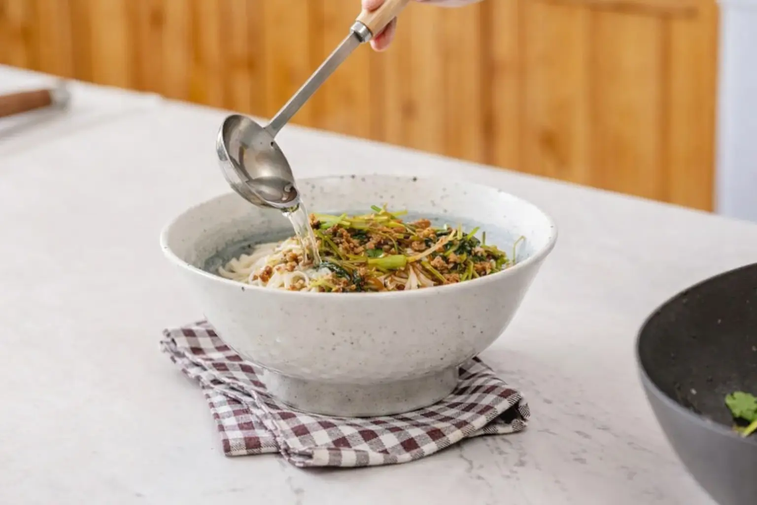 ชายวัย 55 ปี ใส่น้ำส้มสายชูลงในอาหารทุกวัน ผ่านไป 6 เดือนตรวจสุข.ภาพ ห.มอยังต้องกังวล: “คุณกิ.น