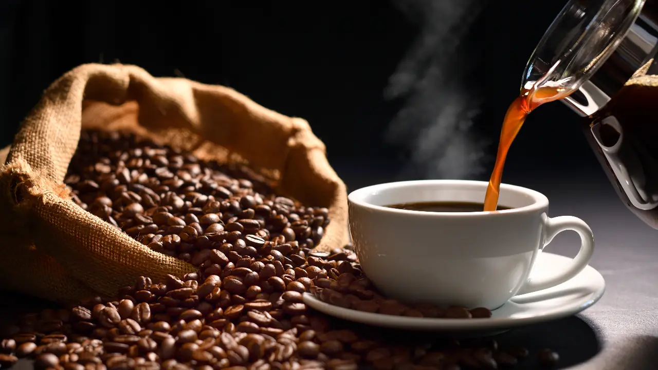 เตือนแรง! 4 เครื่องดื่มสุขภาพ ห้ามดื่มตอนท้องว่าง เสี่ยงกระเพาะพังไม่รู้ตัว