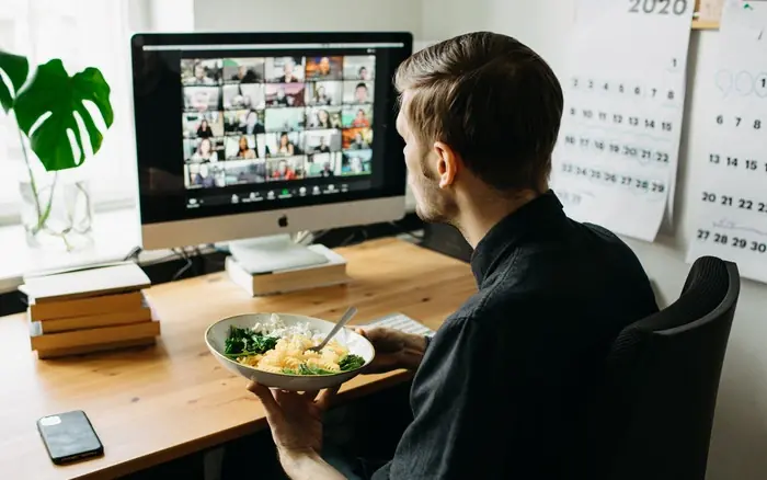 แพ.ทย์ชื่อดังเตื.อน: พวกเรากำลังกินมื้อกลางวัน “ผิ.ดวิ.ธี”