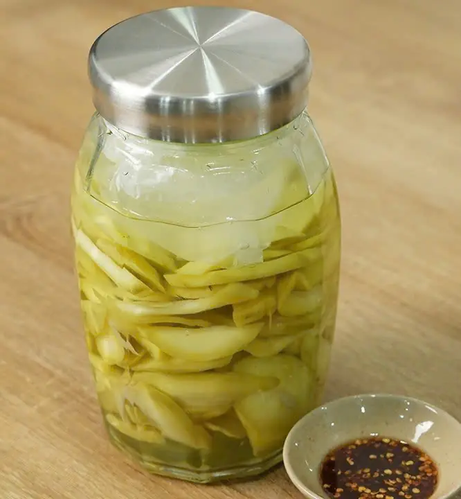 น้องชายไม่มีเงินซื้อบ้าน…พี่สาวคนโตยื่นให้ 5 แสนทันที แต่พี่สาวคนที่สองกลับให้แค่ “ขวดผั