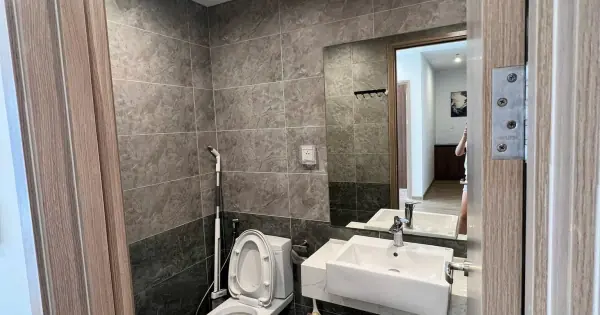 ควรเปิดประตูห้องน้ำทิ้งไว้หรือปิดไว้ดี? คำตอบอาจทำให้หลายคนประหลาดใจ