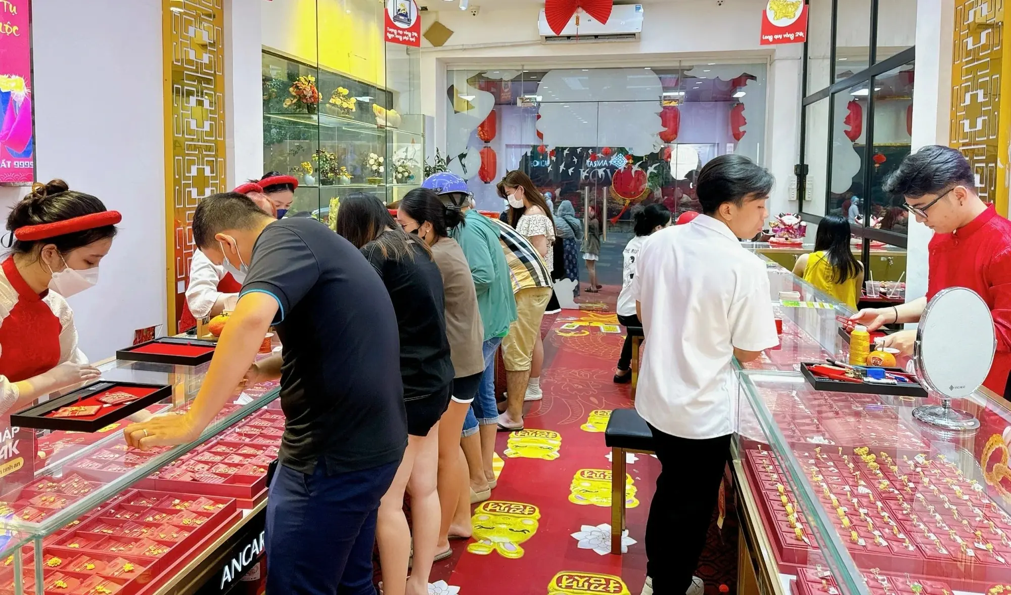 ราคาทองวันนี้ 18 เมษายน พุ่งแรงจนต้องเช็กด่วน เกิดอะไรขึ้นในตลาด?