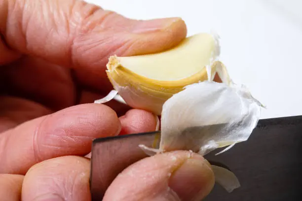 เตื.อนแล้วนะ กระเทียม 5 แบบ "ไ.ม่ค.วรซื้.อ" สุ.ดอันต.ราย แม้แต่คนขายก็ยังไ.ม่ก.ล้ากิ.น!