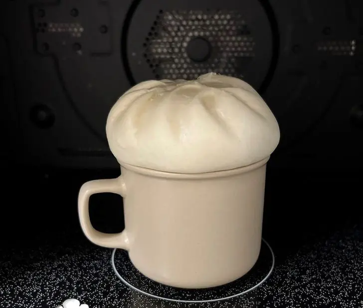 ไม่ต้องง้อซึ้ง! อุ่นซาลาเปาด้วย "แก้วน้ำ" เคล็ดลับเชฟแค่ 2 นาที นุ่มเด้งเหมือนพึ่งนึ่งเสร็จ