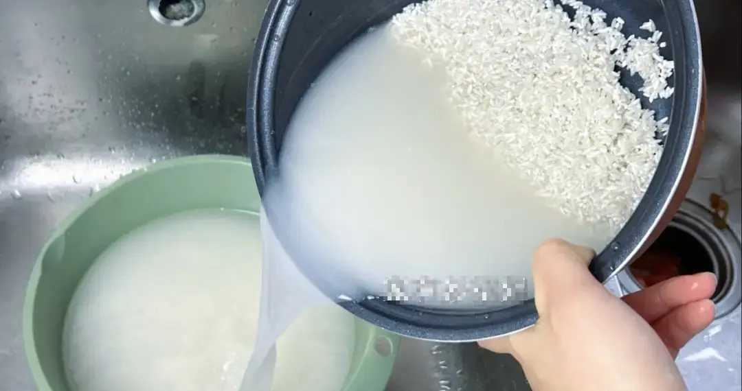 น้ำซาวข้าวมีค่าดุจ "ทองคำ" ในบ้านของคุณ หากคุณรู้วิธีใช้