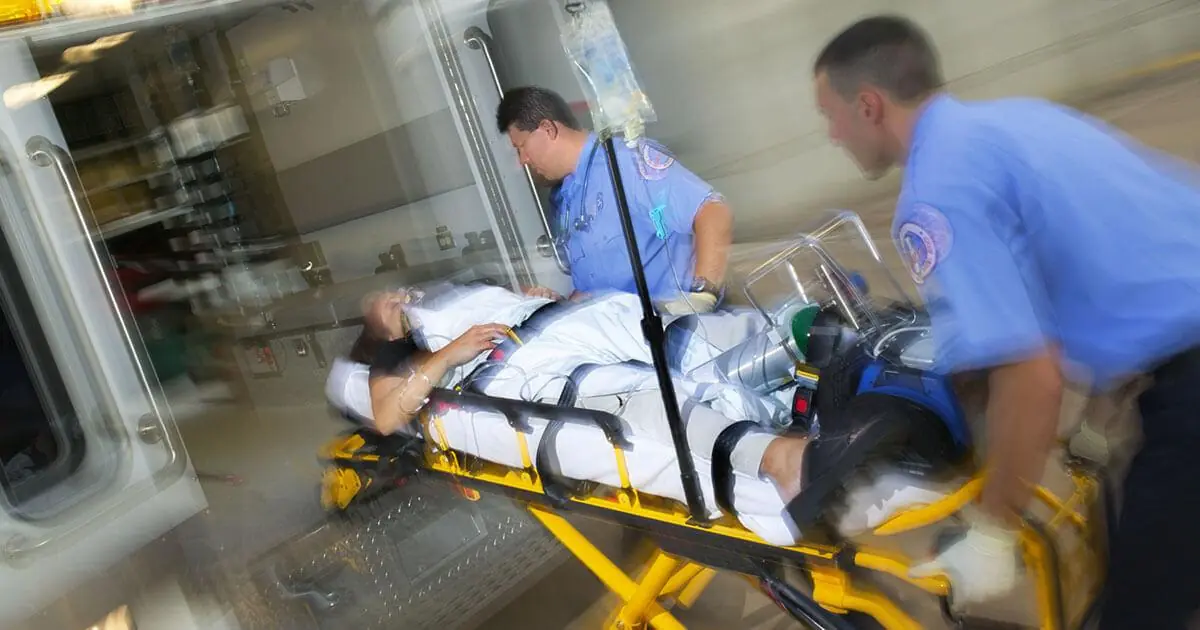 ชายวัย 35 เสียชีวิตจากเส้นเลือดสมองแตก แพทย์เตือนภัยอาหารยอดนิยม