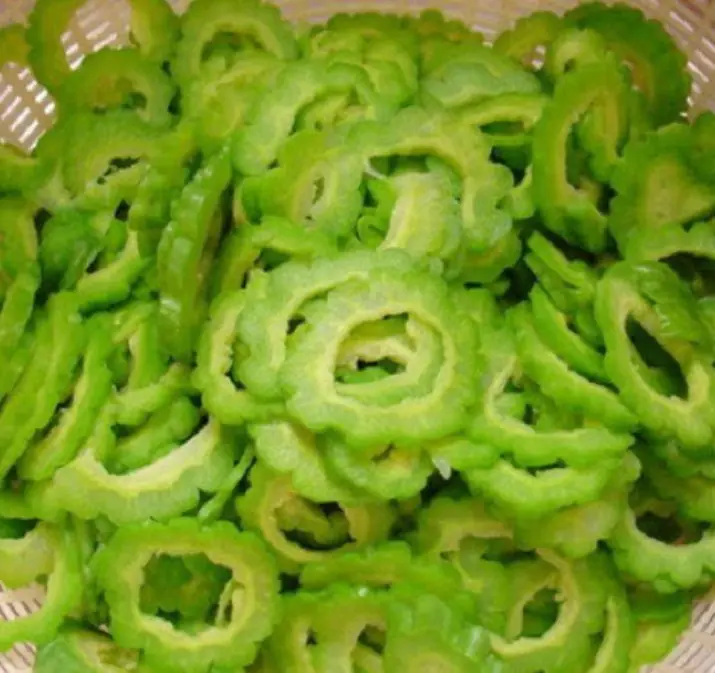 หญิงวัย 52 กิน “มะระ” ทุกคืนหวังลดไขมันในเ.ลื.อด ผ่าน 6 เดือนผลตรวจทำหมออึ้ง!