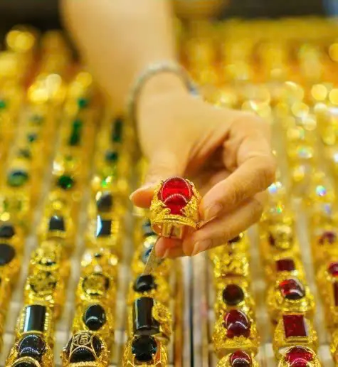 ราคาทองคำผันผวนไม่คาดคิด 21 เมษายน พุ่งแรงก่อนกลับตัว… เกิดอะไรขึ้นกันแน่?