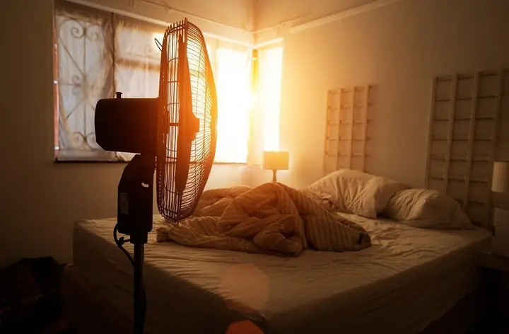 "เปิดพัดลมนอน" สบายตอนหลับ ลำบ.ากตอ.นตื่.น อันต.รายที่หลายคนคาดไม่ถึง!