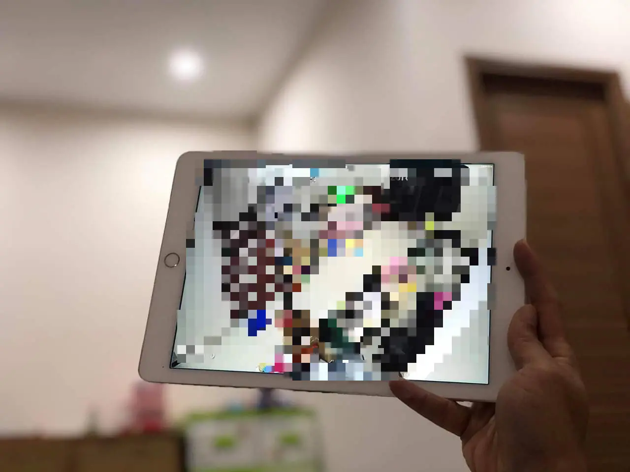 สงสัยแม่ยายขโมยเงิน เขาแอบติดตั้งอุปกรณ์ติดตาม และถึงกับช็อกเมื่อเห็นภาพจากกล้องที่บัน