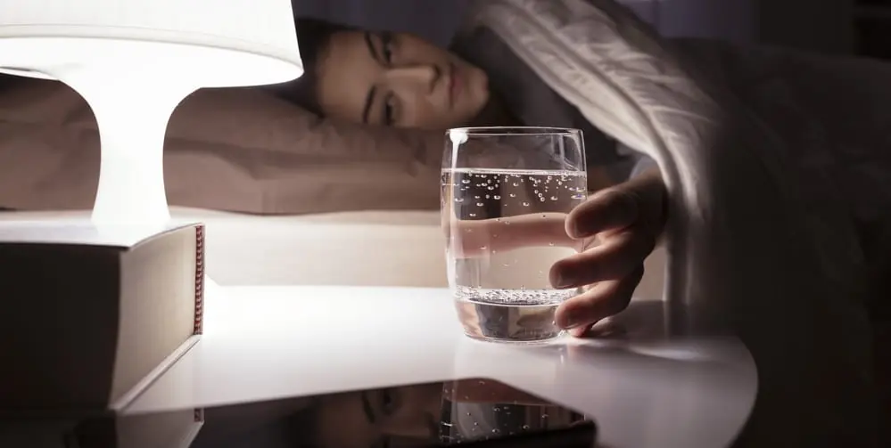 ทำไมน้ำเปล่าถึงมีรสชาติแตกต่างอย่างสิ้นเชิงตอนตี 3 เมื่อเทียบกับช่วงเวลาอื่นของวัน?