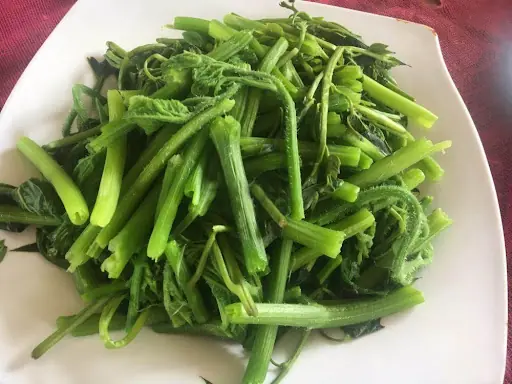 ช็อกวงการสุขภาพ! ผัก 3 ชนิดยอดฮิต กินมากไปเสี่ยงม.ะ.เ.ร็.งลำไส้โดยไม่รู้ตัว รีบเช็กก่อนสาย!