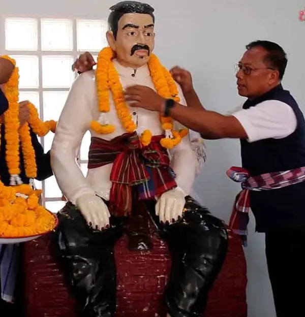 ชาวบ้าน บวงสรวง 'ปู่ลา' งานบุญเหินฟ้าบุญบั้งไฟ ไม่พลาด ส่องเลขธูปมงคล เห็นชัดเล็งเสี่ยงโชค