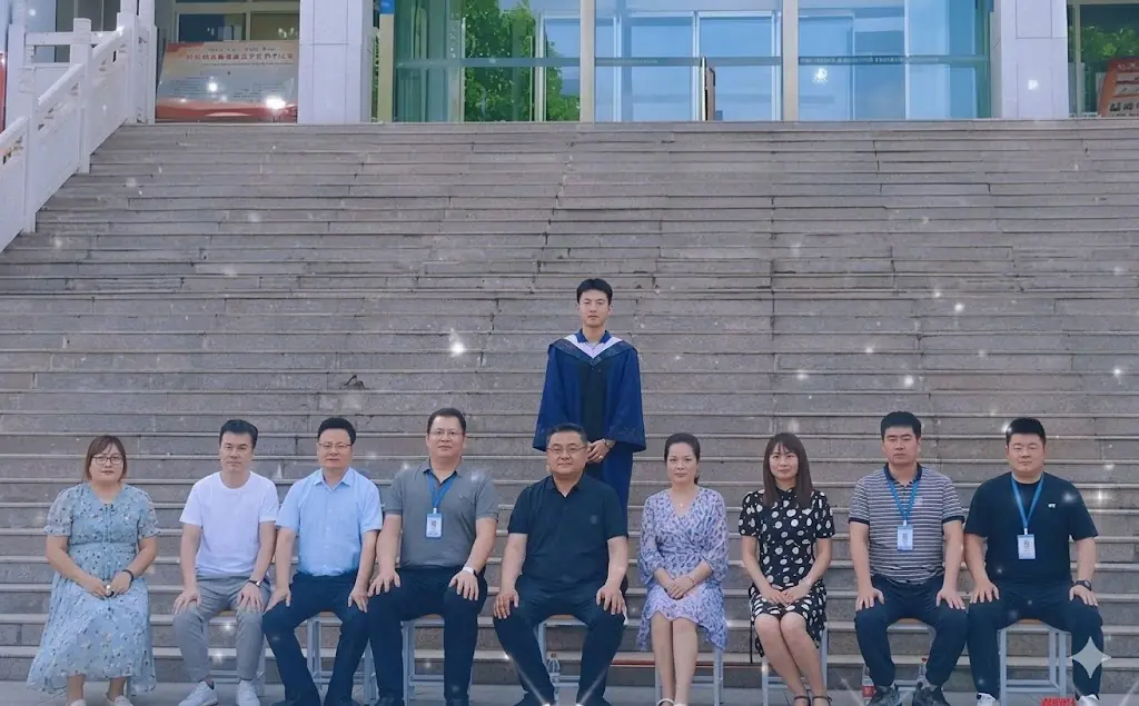 งานรับปริญญาสุดเหงา บัณฑิตจบการศึกษา 1 คนถ้วน ชาวเน็ตแห่เดา เรียนสาขาอะไร?