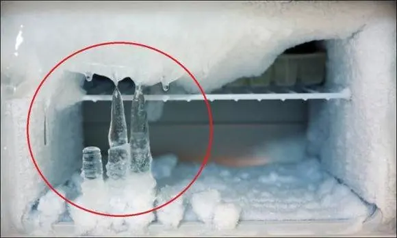 เคล็ดลับง่าย ๆ แก้น้ำแข็งเกาะตู้เย็น ลดค่าไฟได้จริงแค่ใส่สิ่งนี้!