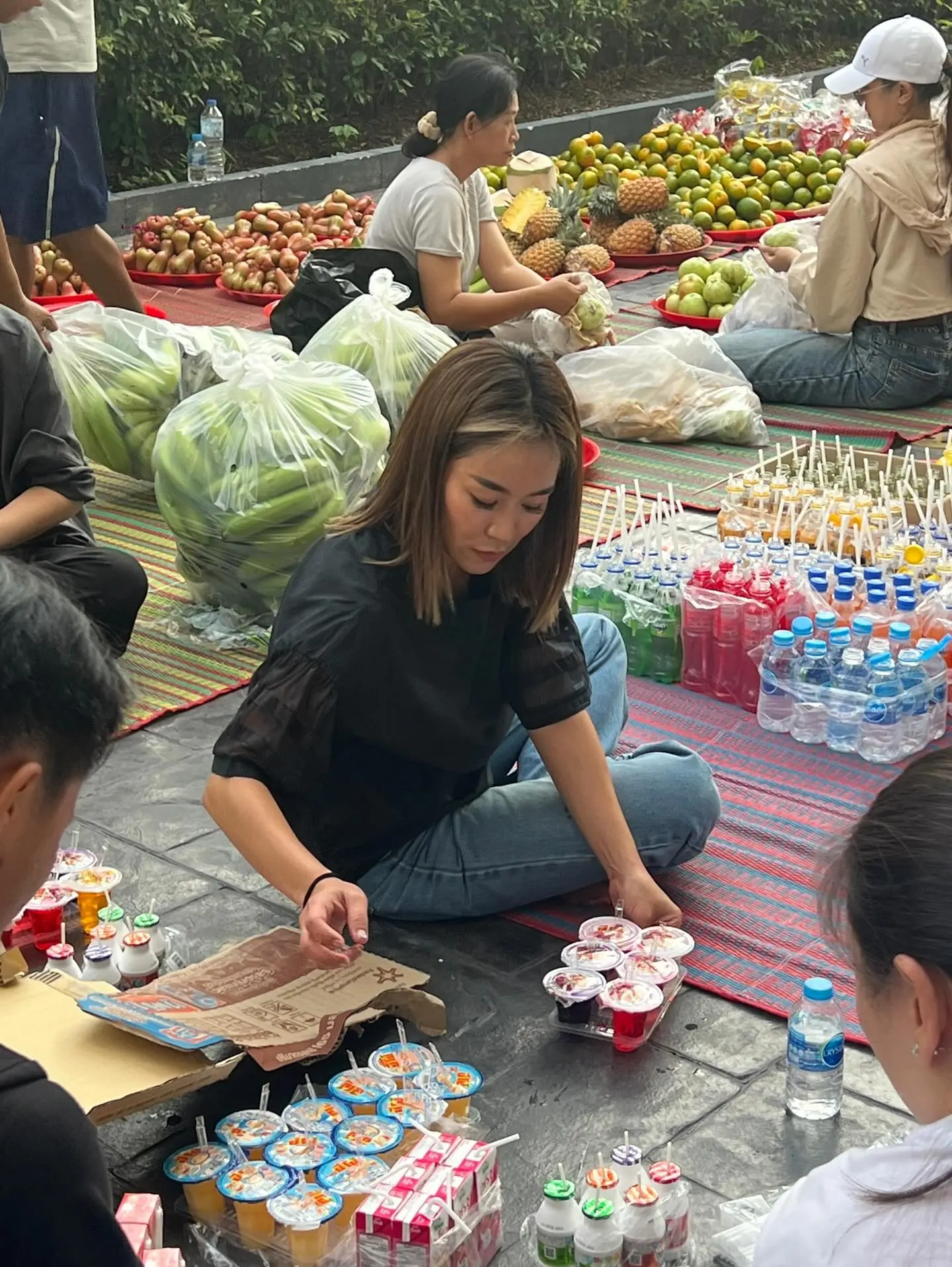 "จูน กษมา" เมีย "เปิ้ล นาคร" ทำบุญให้ศพไร้ญาติตามสัญญา เปิดเลขธูปให้เห็นชัดๆ