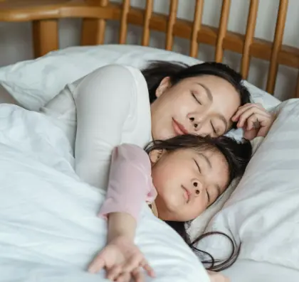 วิจัยฮาร์วาร์ด นอนกับแม่ VS แยกห้อง แบบไหนเด็ก "สมองพัฒนา" เร็วกว่าถึง 30%