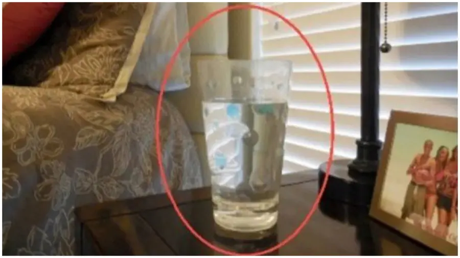 แพ.ทย์เฉลยเอง เหตุผลที่วาง "แก้วน้ำ" ไว้ข้างเตียง ป้อง.กันโ.รคอะไรได้?!