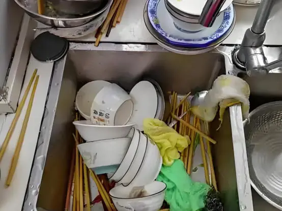 คนล้างจาน แต่ทั้งบ้านเป็นม.ะ.เ.ร็.ง? 5 พฤติกรรมที่ใส่สารพิ.ษลงในจานชาม ควรเลิกทำทันที