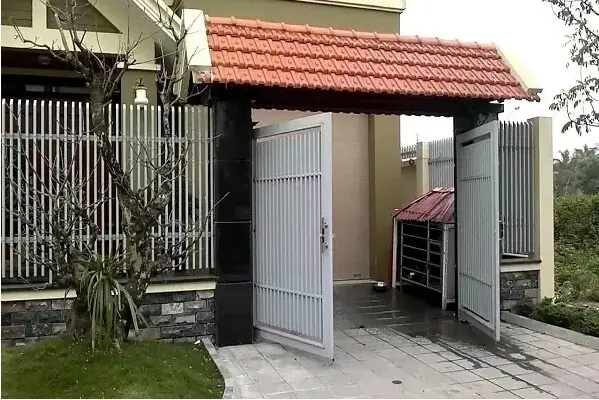 ประตูหน้าบ้านควรเปิดเข้าด้านในหรือออกด้านนอก เพื่อดึงดูดโชคลาภเข้าบ้าน?