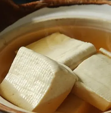 สัญญาณเตือนอันตราย! วิธีเลือกซื้อเต้าหู้สดให้ปลอดภัย ไกลจากสารพิษตกค้าง