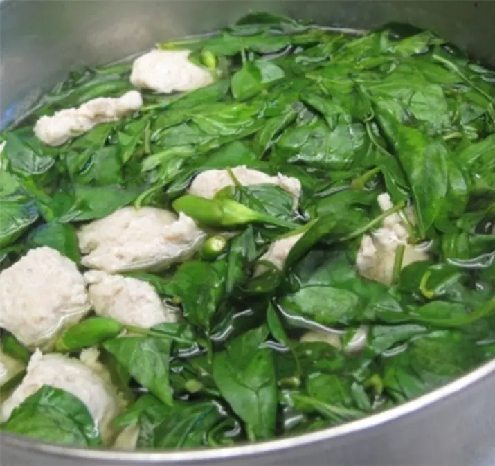 ใบชนิดนี้อุดมแคลเซียม บำรุงตับและสายตา ขึ้นเต็มสวนแต่หลายคนกลับถอนทิ้ง