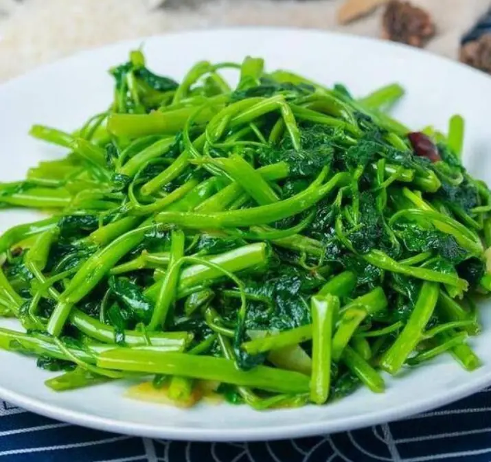 ผักนักฆ่าน้ำตาล! สมุนไพรไทยชนิดเดียวที่ผู้ป่วยเบาหวานควรรู้ นักวิจัยญี่ปุ่นยกย่องสรรพคุ