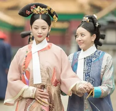 ความลับวังหลัง! ทำไม "สนมจีน" ต้องมีคนพยุงแขนหลังถวายตัว ไม่ใช่เพราะ "ฮ่องเต้ดุ"