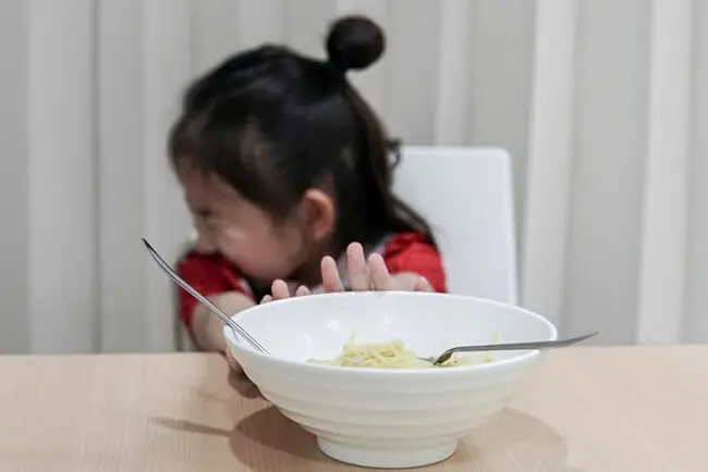 อันตรายกว่าที่คิด! 2 เมนูโปรดเด็กๆ กินบ่อยเสี่ยง “มะเร็งลำไส้” พ่อแม่ต้องสั่งห้ามด่วน