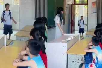 ด.ช.ยืนตัวแข็ง เจอหน้า "ครูคนใหม่" ช็อกจนก้าวขาไม่ออก เฉลยเป็นใครฮาปนสงสาร