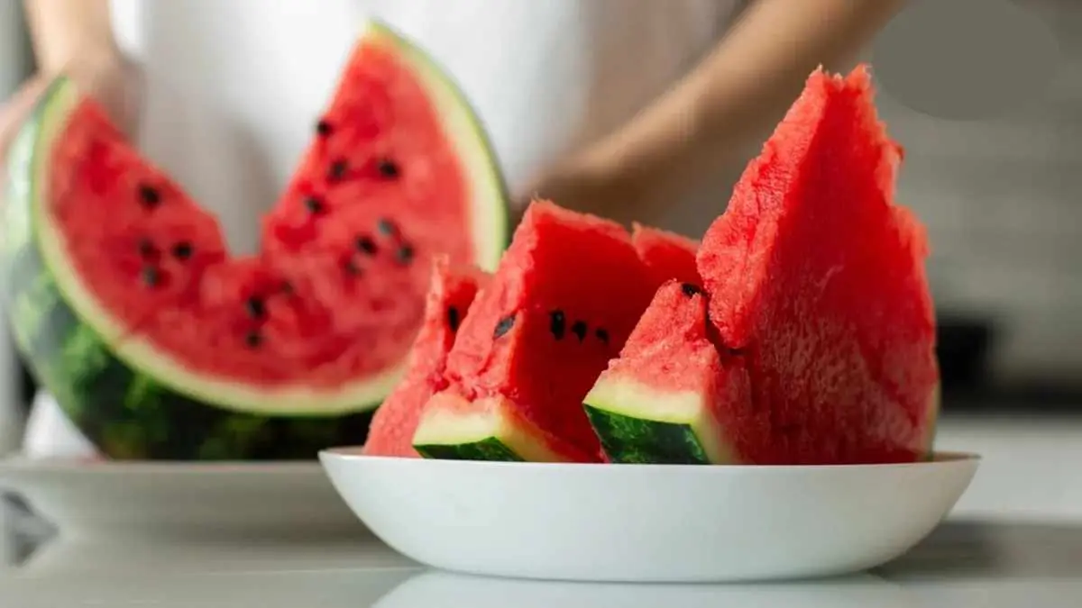 กินแตงโมตอนดึก ครอบครัว 4 คนเสี.ยชี.วิตทั้งห.มด: ผู้เชี่ยว.ชาญเตื.อนความผิดพลาดอันต.ราย