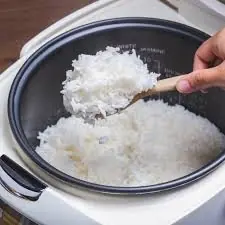 ข้าวสุกแต่ไม่หอม: เติมสิ่งนี้ลงในหม้อ รับรองข้าวนุ่มหอมฟุ้ง