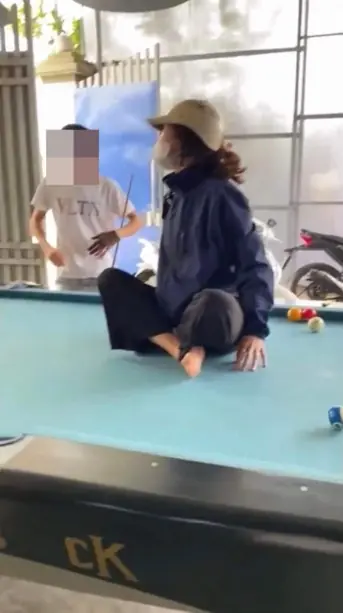 ลูกป่วยแต่พ่อยังออกเที่ยวเล่น เมียสุดทนปีนขึ้นโต๊ะพูล ผัวพูดกลับมาคำเดียวมีสะอึก