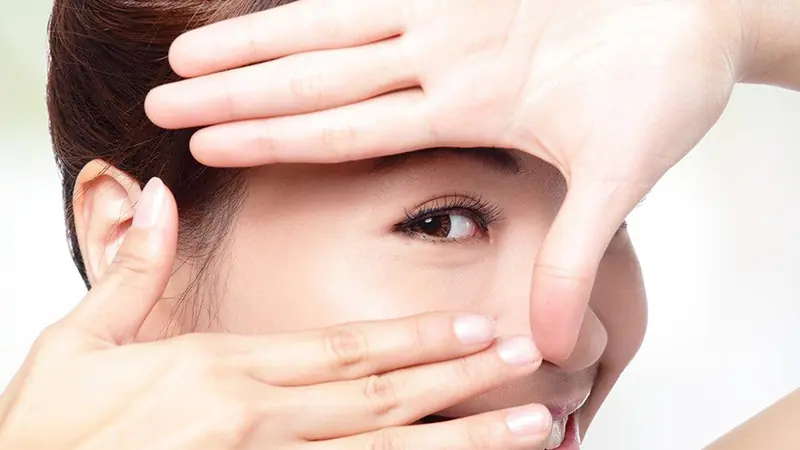 ตื่นมาพร้อมตาบวมทุกเช้า? 5 วิธีง่ายๆ ช่วยให้ดวงตาดูสดใสขึ้นได้